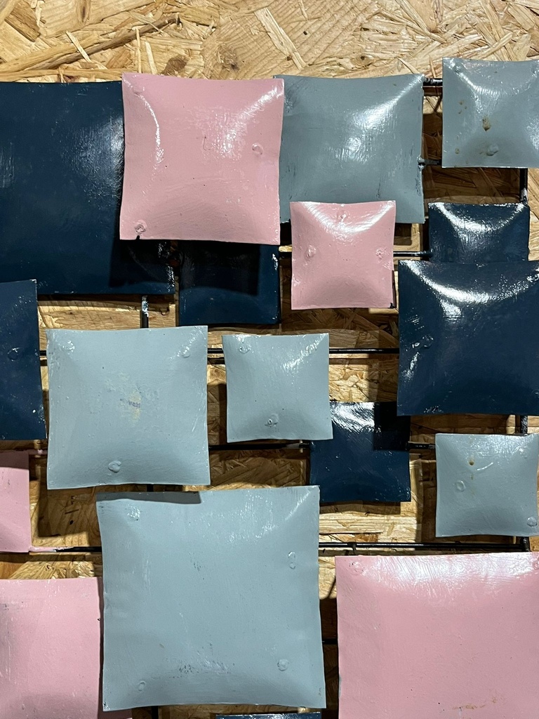 Décoration Murale "Carrés" Grise, Bleue et Rose - 70 x 70 x 8 cm