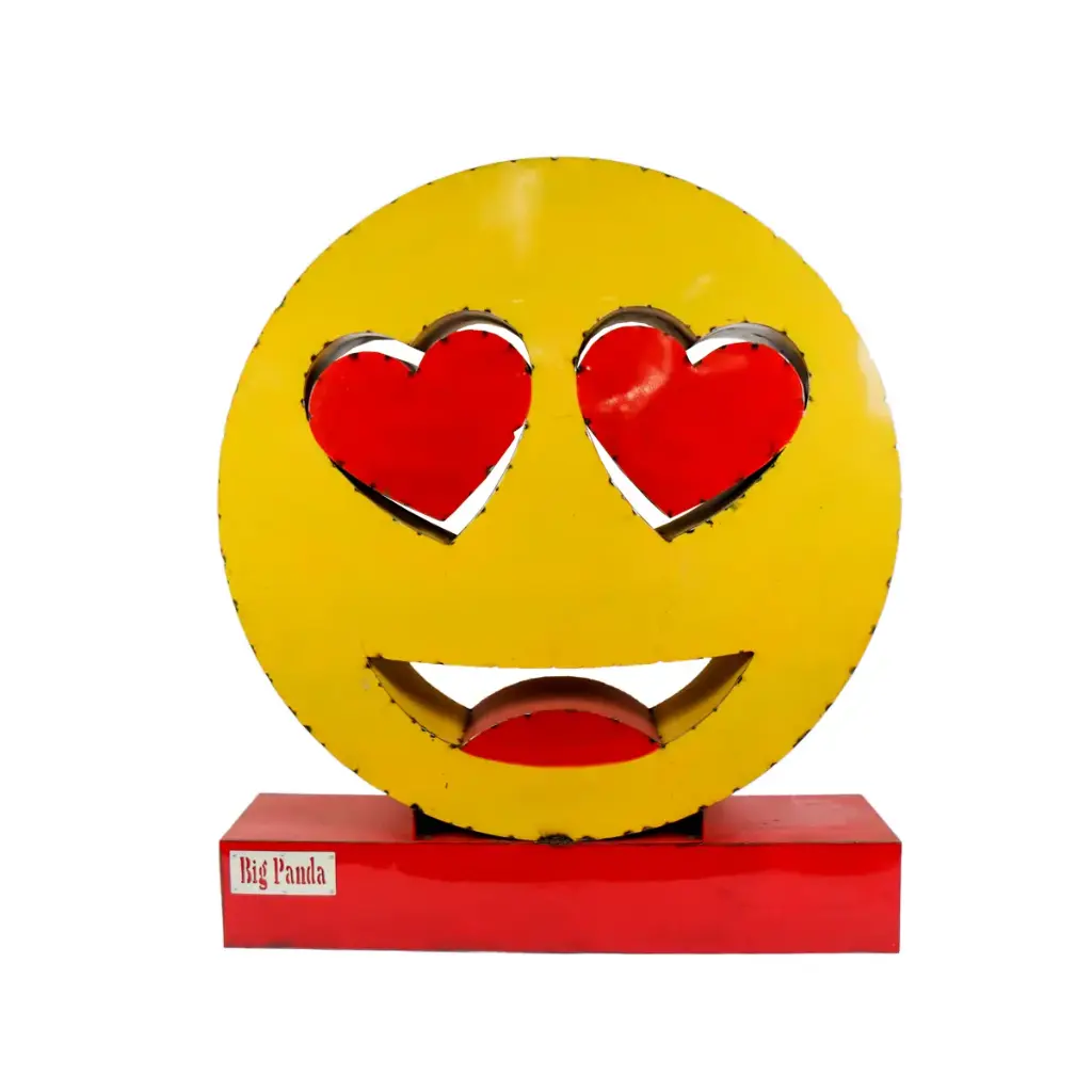 Emoji - 😍 - Visage souriant avec des yeux en forme de Cœur - 139 x 120 x 30 cm.webp