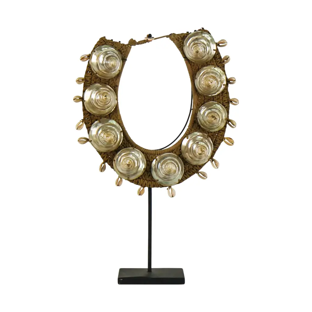 Parure Ethnique sur Socle - 52 x 35 x 10 cm