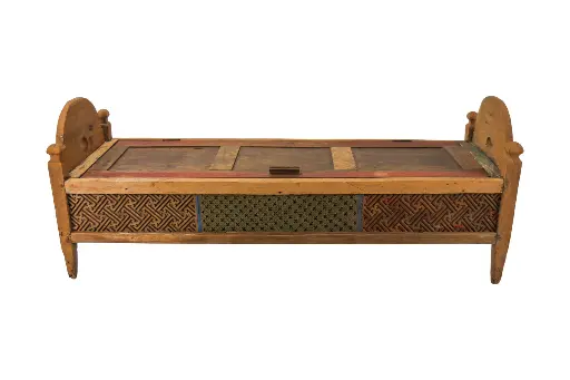 [2026-05-07-0100-A] Jodang - Coffre de Mariage Sculpté - 63,5 x 160 x 54 cm