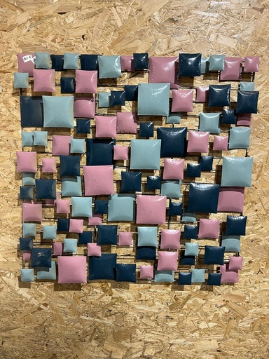 [2024-06-07-0046-B] Décoration Murale "Carrés" Grise, Bleue et Rose - 100 x 100 x 8 cm
