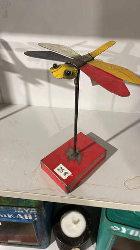 [2024-11-19-0188-B] Libellule sur Socle Upcycling - 30 x 23 x 15 cm