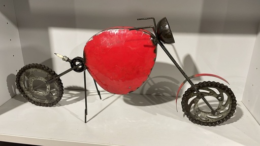 [2024-11-19-0190-B] Moto Rouge Upcycling - 35 x 75 x 15 cm