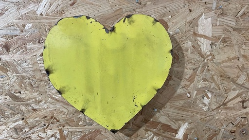 [2024-11-22-0032-B] Grand Coeur Jaune - Emoji - 30 x 32,5 x 4 cm