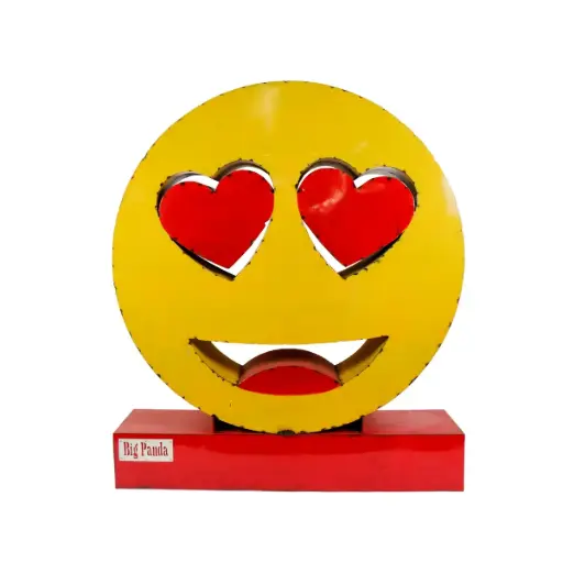 [2025-03-11-0039-A] Emoji - 😍 - Visage souriant avec des yeux en forme de Cœur - 139 x 120 x 30 cm