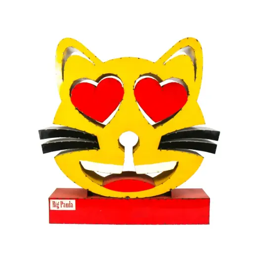 [2025-03-11-0044-A] Emoji (120) - 😻 - Chat souriant aux yeux en cœurs - 139 x 120 x 30 cm
