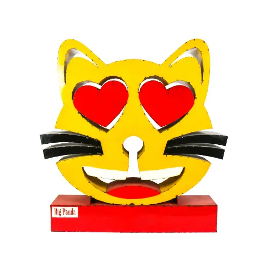 [2025-03-11-0044-A] Emoji - 😻 - Chat souriant aux yeux en cœurs - 139 x 120 x 30 cm