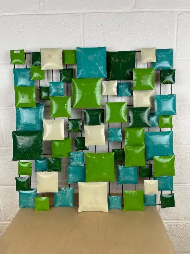 [2025-04-11-0005-PS70-04-B] Décoration Murale 'Pimp Carré' - Turquoise, Vert Clair, Vert Foncé & Crème - 70 x 70 x 5 cm