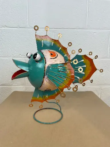 [2025-04-11-0013-FIST18-OE-03-B] Poisson sur Pied - Œillet - Turquoise & Crème - 36 x 30 x 46 cm